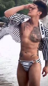 SW263 กางเกงว่ายน้ำเซ็กซี่ ผ้าพิมพ์ อะไหล่ด้านข้าง ด้านหน้ามีซับใน Awesome swimwear