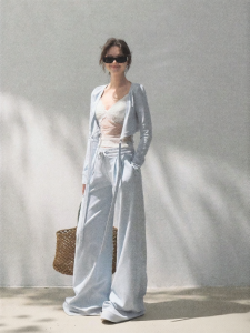 OAKMOO | Bộ Áo Blouse V-Cổ Dây Ngắn Kiểu Thoáng Khí Và Quần Ống Rộng Cao Waist