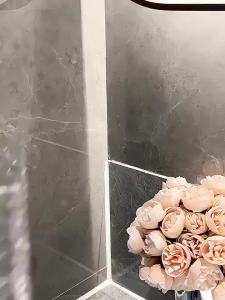 Ly cốc đựng bàn chải đa năng hình nơ phong cách hiện đại 10.5x8x11.5cm BIGBA