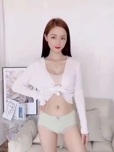 Women's Seamless Panty: Breathable Underwear with Cotton Crotch & Size L