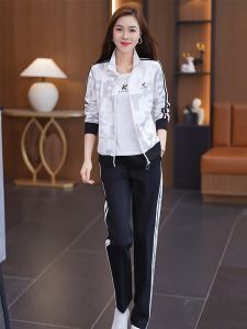 ชุดกีฬาผู้หญิงฤดูใบไม้ผลิและฤดูใบไม้ร่วง แฟชั่นลดอายุ ท่องเที่ยว ใหม่ ลำลอง เสื้อโค้ท สง่างาม กระชับสัดส่วน ชุดกีฬา