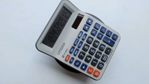 Kalkulator Sedang Display Besar 12 Digit Auto Correct Replay Double Power Ukuran 15 x 115cm CT 8622