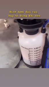 Bình bơm nhớt cầu bơm nhớt hộp số động cơ ô tô 5 lít tự động