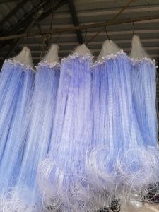 Lưới bắt cá Chiều cao từ 45cm đến 90cm Dài Khoảng 50 Mét Lưới (100% Ruột Lưới Thái ).