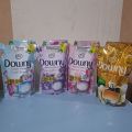 Downy Pewangi dan pelembut pakaian 550ml/520ml random. 