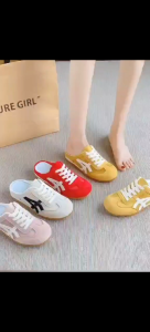 Japanese style simple white half-slippers Versatile breathable half-slippers for sports Fashionable and lightweight white half-slippers Lazy people must-have black and white half-slippers