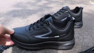 Mens waterproof and anti-skid shoes trendy shoes spring and autumn new casual shoes soft soled running shoes black leather sports shoes men