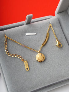 Non-Fading Womens 18K Gold Smile Face Titanium Steel Necklace Short Lockbone Chain Cold Style Fashion Jewelry Accessory