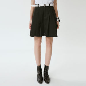 Black Pleated Wide Leg Culottes for Petite Figure with High Waist Flowy Design