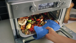 GE Appliances G9OAAAPSPSS Digital Air Fry 8-in-1 Toaster Oven