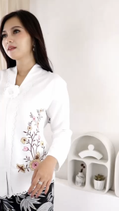 Atasan Kebaya Encim & Kebaya Modern Katun Dengan Aplikasi Bordir