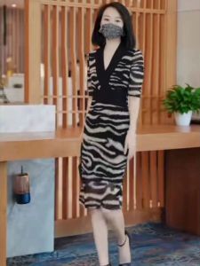Summer New Style Slimming Womens Dress Zebra Print Splice Bodycon Skirt Korean Version V-neck Mid-waist Five-sleeve Midi Dress