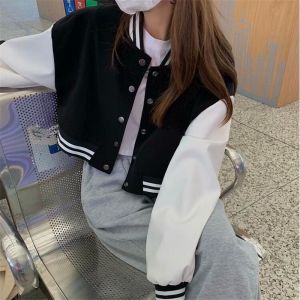 แจ็คเก็ตเบสบอลสั้นสไตล์อเมริกันสำหรับผู้หญิง ฤดูใบไม้ผลิและฤดูใบไม้ร่วง แจ็คเก็ตทรงเข้ารูปแบบอเนกประสงค์ แจ็คเก็ตแฟชั่นสตรีทสไตล์อเมริกัน