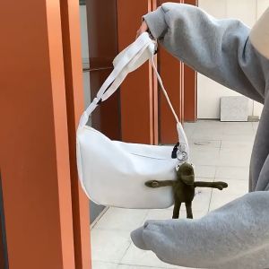 ผ้าแคนวาส กระเป๋าสะพายข้าง BW (A424) ผ้าแคนวาส คาดอก งานมีซิป