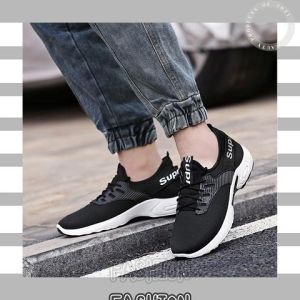 Zishop . จัดส่งที่รวดเร็ว รองเท้าผ้าใบแฟชั่น งานผ้านิ่มใส่สบายไม่ร้อนเท้า แถมน้ำหนักเบามากๆมีให้เลือก2สีขาวกับดำ สายแฟชั่นไม่ควรพลาด