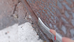 Sikat Kawat Golok Kuningan Gagang Fiber Sikat Baja Kuningan Bengkok Model Pisau