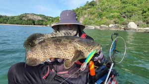 เหยื่อปลั๊กดำลึก 8.5cm 17g พร้อมตัวเบ็ด 4x ดำลึก2.5m-3.5m เหยื่อปลั๊กลอย เหยื่อปลั๊กดำน้ำลึก เหยื่อปลักชะโด R109