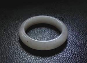 กำไลหยกขาว ขนาด 6.0 cm. Jedeite type A