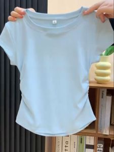 เสื้อยืดแขนสั้นผ้าฝ้ายทรงเข้ารูปสำหรับผู้หญิง ฤดูร้อน 2025 ใหม่ ขนาดเล็ก ทรงเข้ารูป ดีไซน์เก๋ไก๋ ไม่ซ้ำใคร