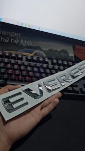 Chữ nổi EVEREST được dán phía sau đuôi xe hoặc Capo xe Ford Everest - Kích thước từng chữ 3.2cm x 4.9cm