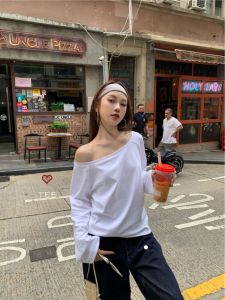 Sweet And Spicy Style Long Sleeve T-Shirt Womens Shoulder Bared Unique Inner Wear Top for Early Autumn Commute