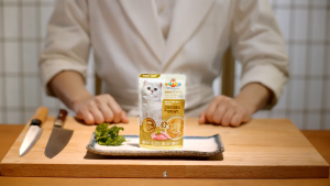 OKIKO โอกิโกะ อาหารเปียกแมว สูตรทูน่า ไก่ น้ำเกรวี่ สำหรับแมวโต อายุ 1 ปี ขึ้นไป ขนาด 70G.