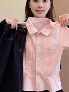 chaqi | เสื้อเชิ้ตแขนสั้นสีชมพูสไตล์เกาหลีสำหรับผู้หญิง ทรงเข้ารูป ผ่าไหล่ ติดกระดุม ผ้าฝ้ายผสมโพลีเอสเตอร์ ฤดูร้อน 2025
