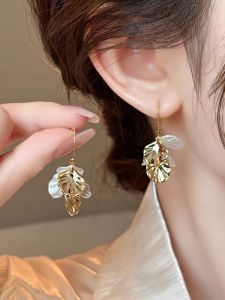 French Style Petal Shell Plastic Earrings Vintage Allergy Free Ear Cuff Jewelry Carvejewl Fresh out Fashion Ear Rings for Women