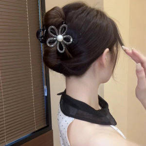 Fancy K-style Rhinestone Cut Out Flower Hair Clip Barrettes Female Back Head Hair Volume Less Updo Shark Clip New Arrival