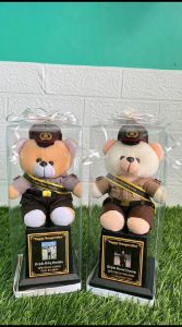 KADO PELANTIKAN PIALA BONEKA POLISI CUSTOM SERAGAM