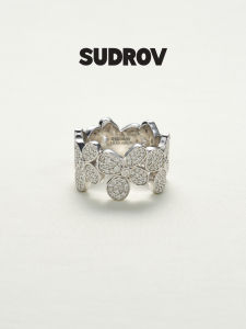 Luxurious Silver Moissanite Engagement Ring