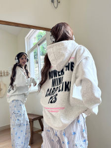 เสื้อสเวตเตอร์คอกลมแขนยาวทรงหลวมสไตล์อเมริกันย้อนยุคสำหรับผู้หญิงในฤดูใบไม้ร่วง 2024 สำหรับคู่รัก แฟชั่นลำลอง เสื้อคลุมกันหนาว