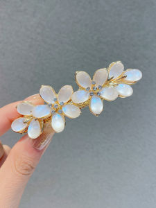 กิ๊บติดผมรูปดอกไม้บัวสีม่วงสไตล์เกาหลี เครื่องประดับผมสไตล์ย้อนยุคสำหรับผู้หญิง กิ๊บติดผมรูปตาแมวหรูหราแบบไขว้ โลหะผสมประดับเพชรเทียม