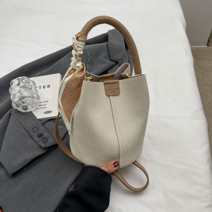 กระเป๋าสะพายข้างผู้หญิง กระเป๋าทรงถังแบบเรียบง่าย กระเป๋าสะพายข้างหนัง PU สำหรับวัยรุ่น กระเป๋าแฟชั่น กระเป๋าสะพายข้างสไตล์เกาหลี