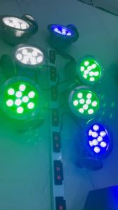 Đèn LED âm nước dạng đế ánh sáng trắng ấm 12w IP 68 chiếu sáng sân vườn hồ coi