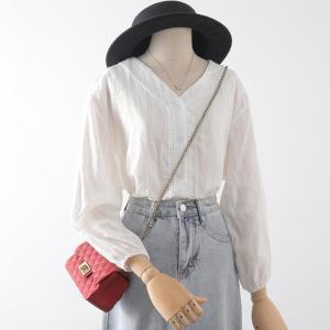 Pure Cotton Lace Bubble Sleeve V-Neck Hollow out Long Sleeve Shirt Womens Autumn Fashion French Design Sensation Hook Lace Shirt