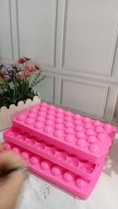 Cetakan esCetakan jelly ball puding coklat bentuk bulat isi 33 lubang pink COD