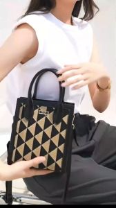 Tas Slingbag Mini Daesoo Motif Geometris Poliester Warna Khaki