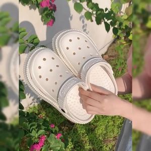 Psion นำเทรนด์ รองเท้าแตะหัวโตรัดส้น สามารถสวมใส่ใช้งานได้ 2 แบบ น้ำหนักเบาพื้นนิ่มใส่สบายเท้ามากๆ สีสันสะใจโดนใจกันสุดๆ ต้องจัดแล้วปะ