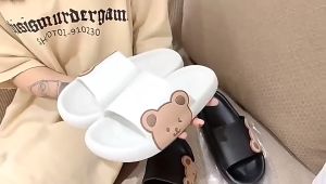 HOKKIE SW836 Sandal Karakter Motif Bear Beruang Couple Slip On Karet Empuk Home Slipper Anti Slip