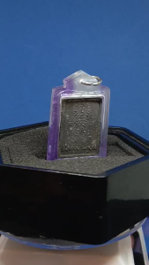 大名鼎鼎泰国佛教近代三大圣僧之一财神爷龙婆坤圣僧，非常珍贵稀有早期督造的圣物最灵愿佛祖之一草药经粉「金娜啦佛祖」成功佛(又称双龙佛由于后面有两条火龙，也叫火龙佛祖已包好精美防水壳Top Monk Master Luang Pho Koon(Lp Koon)Old and Rare Holy Item Nur Phong Wan Phra Chinnarat Amulet