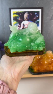 Tượng Phật Di Lặc Trang Trí Taplo Xe Ô Tô Chất Liệu Đá Thạch Anh Cao Cấp Mang Lại Bình An Và May Mắn