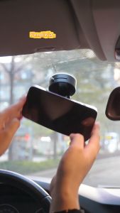 SOARFLY magnetic phone holder Vacuum Magnetic Phone Stand 360 °Foldable Rotating car phone holder magnetic