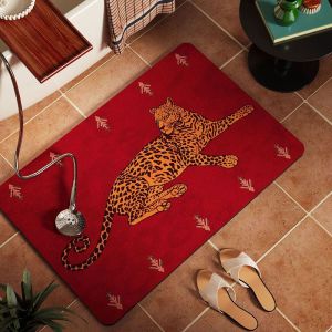 VIKAMA Red Bath Mat Retro Leopard Print Pattern Non‑Slip Absorbent Floor Mat Bathroom Home Decor