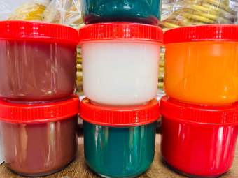รูปจากผู้ขายบน Lazada: Mahaniom Colored Beeswax, Small Jars, Various Colors ตั้งราคา ฿100 ขายแล้ว 360 ชิ้น