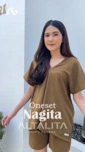 Altalita - One Set Cringkle Jumbo Setelan Wanita Celana Pendek V Neck Kekinian Terbaru