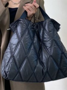 New 2023 Lightweight Casual Tote Bag Large Capacity Single Shoulder Diamond Grid Trendy Black Handbag Crossbody Bag