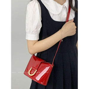 Retro Painted Leather Mini Bucket Bag Womens Casual Single Shoulder Crossbody Bag with Horse Hoof Buckle Fashionable New 2024