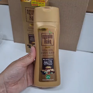 Dầu gội dược liệu Nguyên Xuân hương hoa dành cho tóc dầu tóc bết chai 250ml