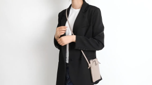 LAKEBAO ใหม่กระเป๋าใส่โทรศัพท์สีทึบเรียบง่ายกระเป๋าสะพายข้างอเนกประสงค์ขนาดเล็กทันสมัย